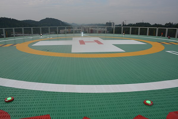 建造屋頂直升機停機坪時，有什么場地條件？